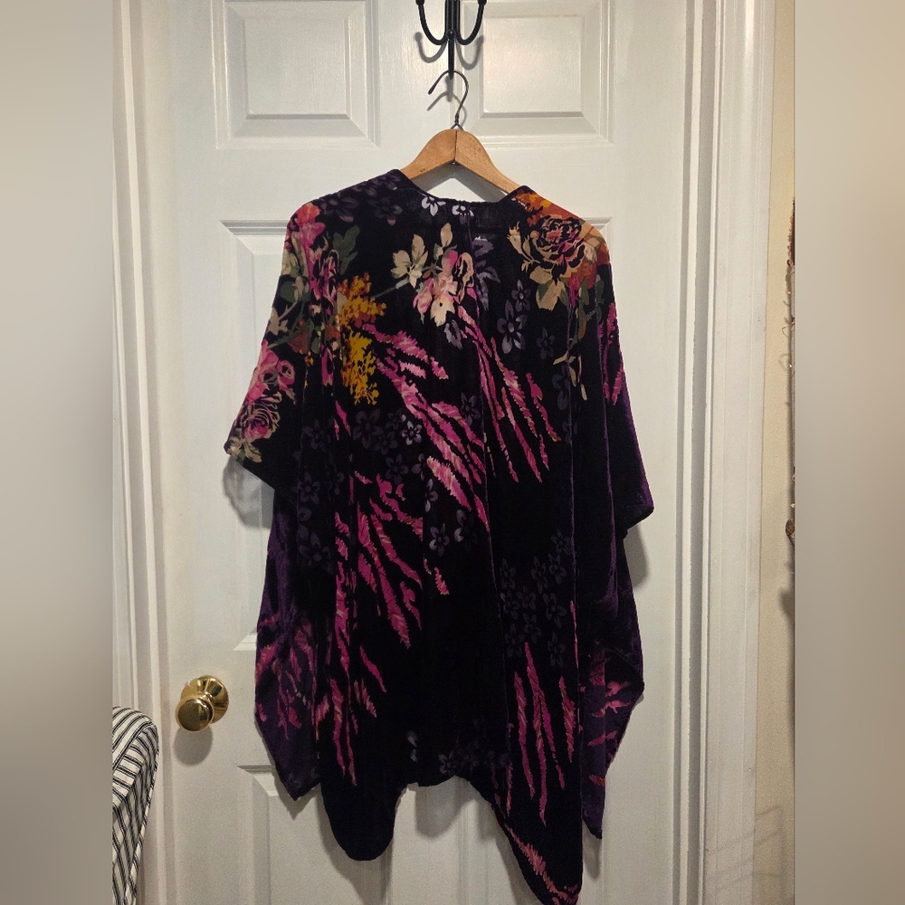 Woven Heart Purple Floral Kimono - Picture 2 of 4